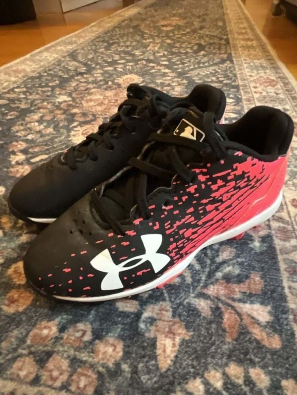 womens Youth 5.5 Pink Black Under Armour Softball cleats Baseball spikes Shoes